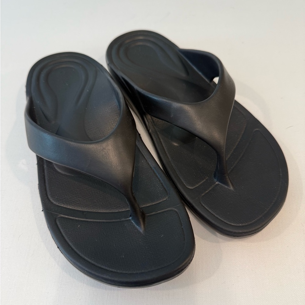 Aetrex Black Sandals Sleek Minimalist Design